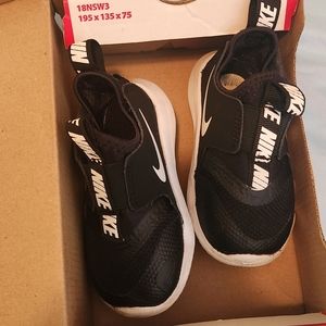 Toddler size 6 and nike Sandler size7